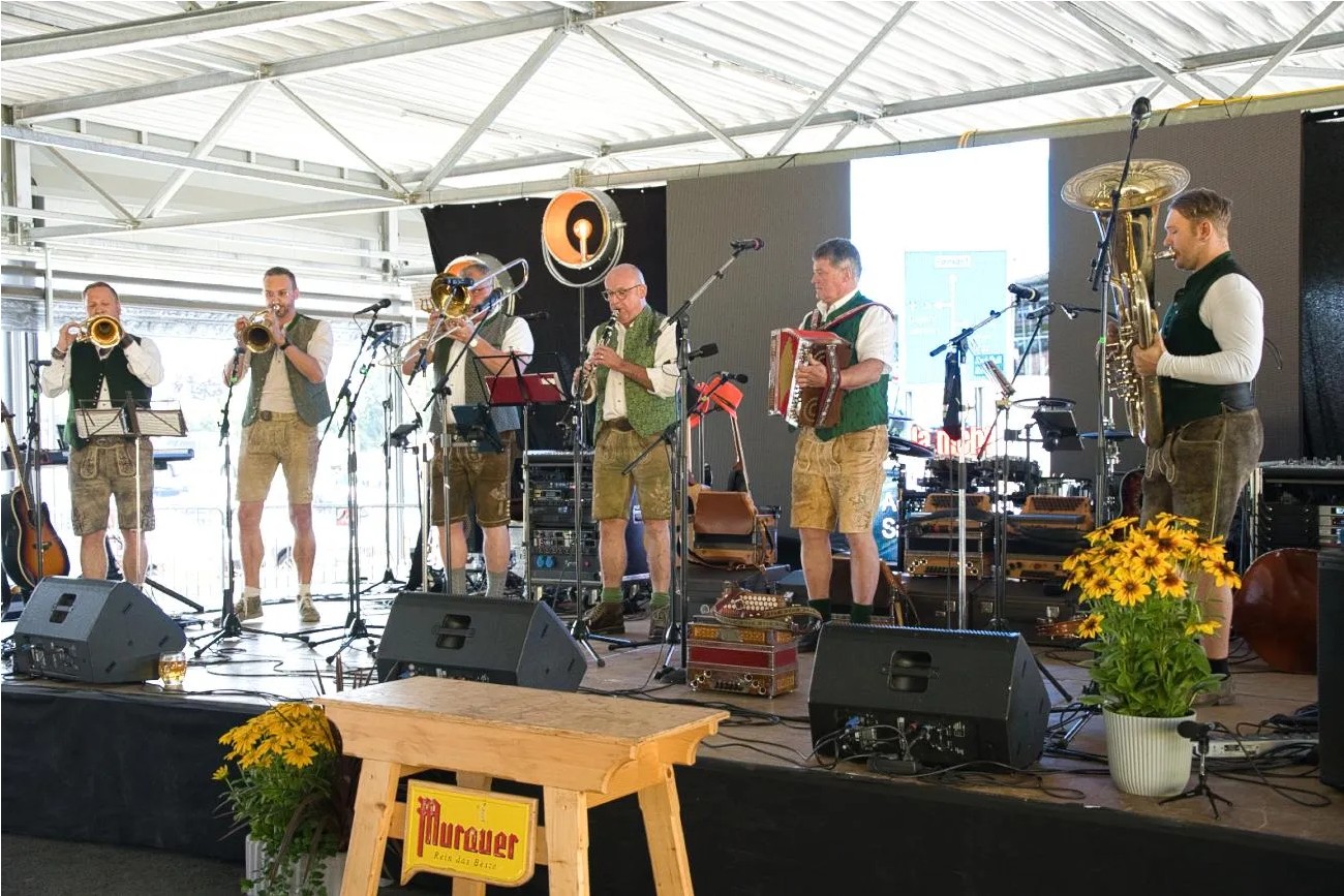 Die Outback Bradler bei einer Firmenfeier